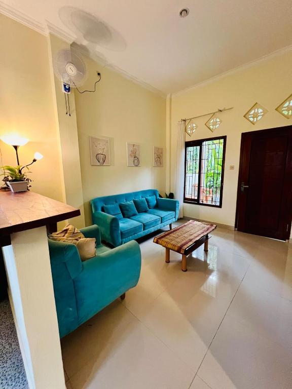 Entire Banana house with shaded garden, Kuta Lombok