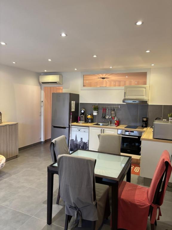 2 pièces dans villa avec piscine & parking -Cannes à 10 mns - 4