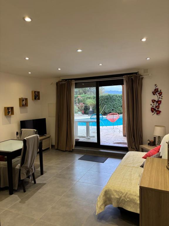 2 pièces dans villa avec piscine & parking -Cannes à 10 mns - 3