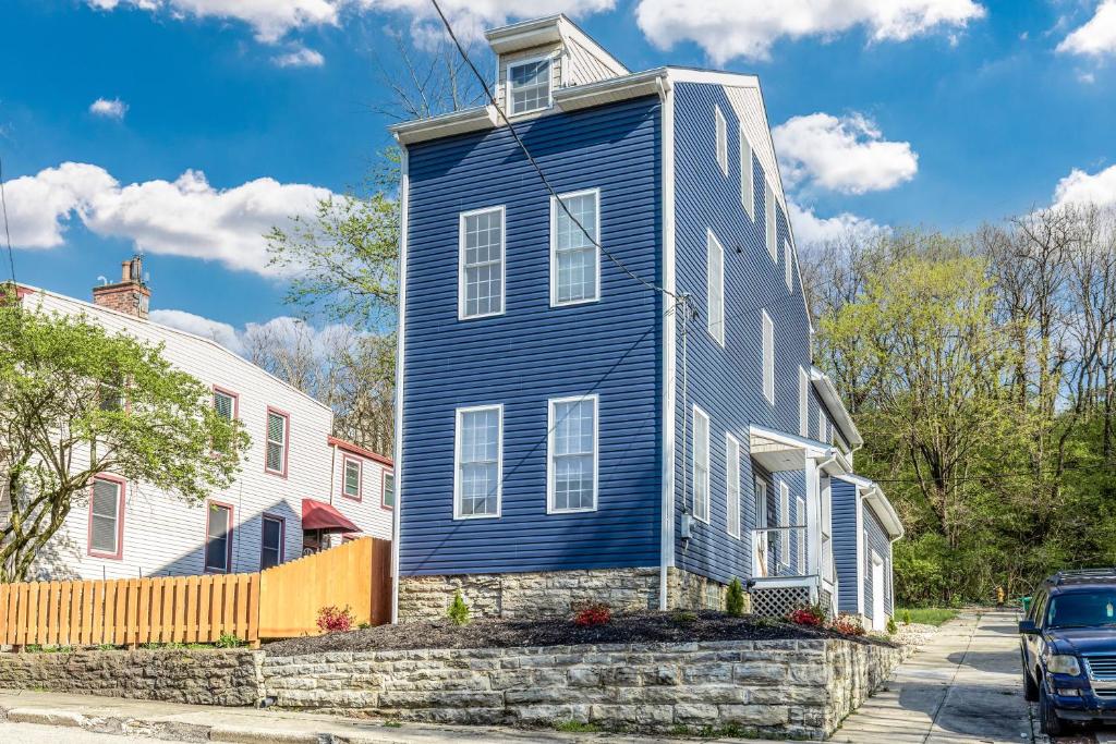 Spacious & Cozy Central Cincinnati Home, Cincinnati