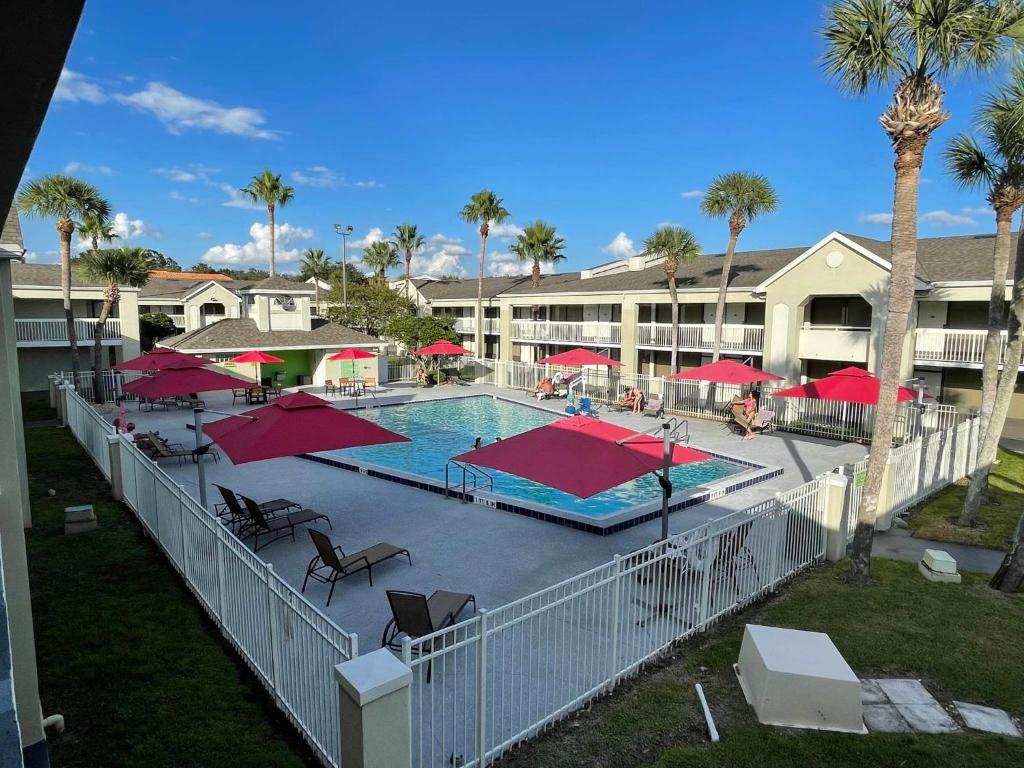 Newly Room in cozy hotel with Super location to the Parks, Kissimmee