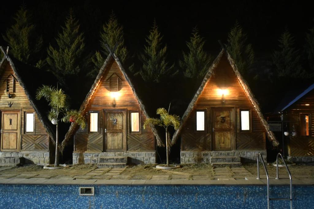 YJ Hillock Cottage Resort의 깔끔한 침실