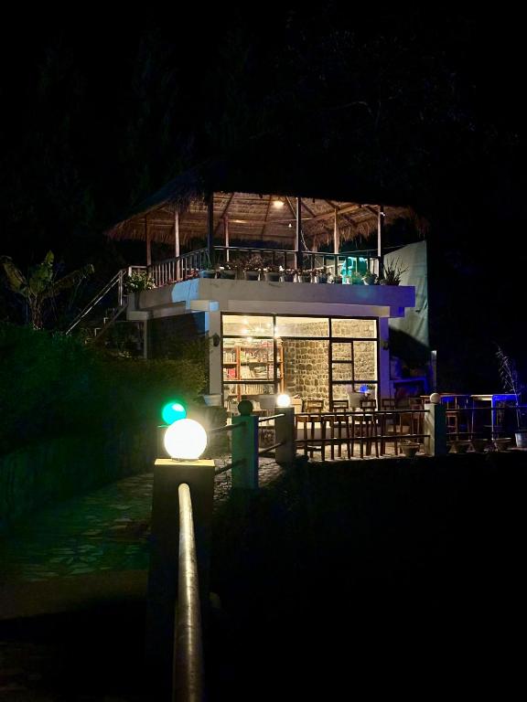 YJ Hillock Cottage Resort의 럭셔리한 객실 전경