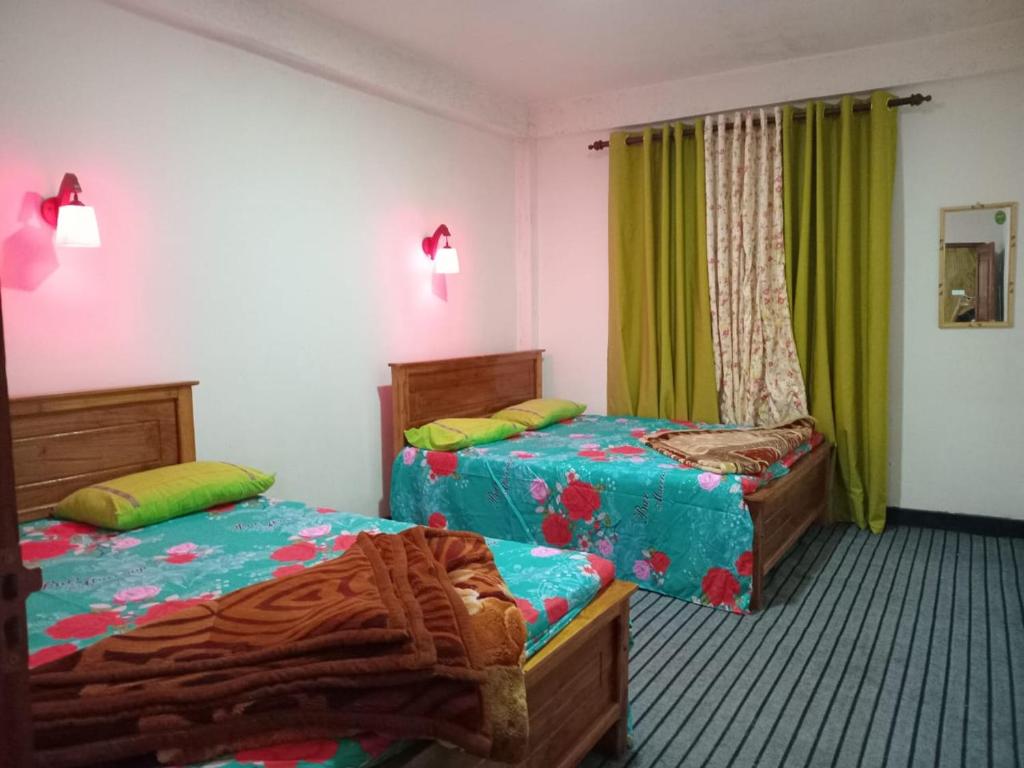 Sayst home, Nikawatawana