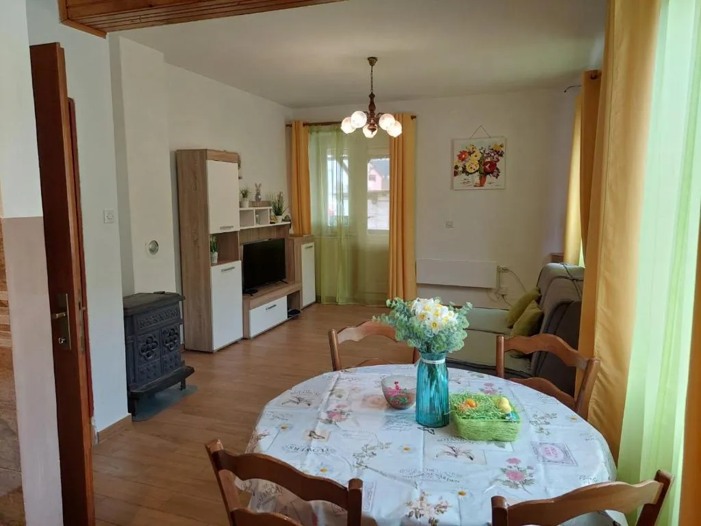 Apartman Rozmari, hotel v destinaci Lokve