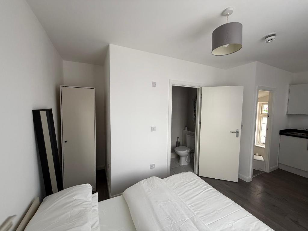 Comfy family studio, Goodmayes