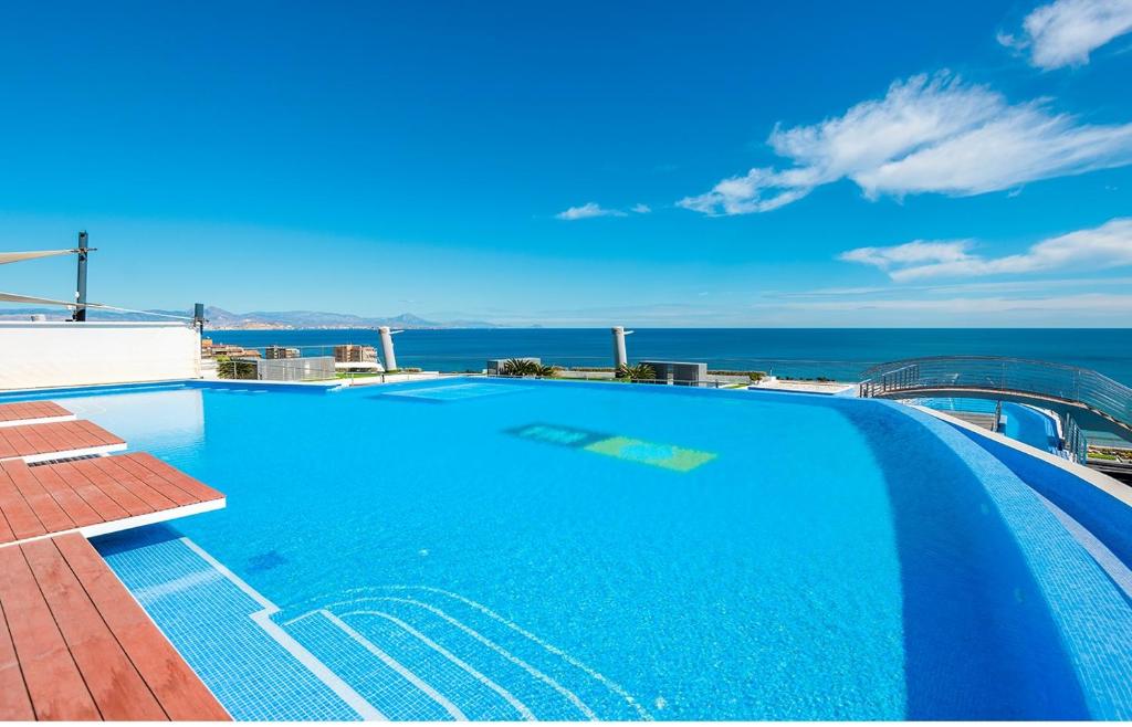 Luxury Seaview Beachfront Apartment Pools,Jacuzzi,Gym - 4