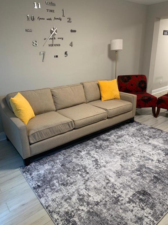 Work Hard Play Harder!, Charlotte