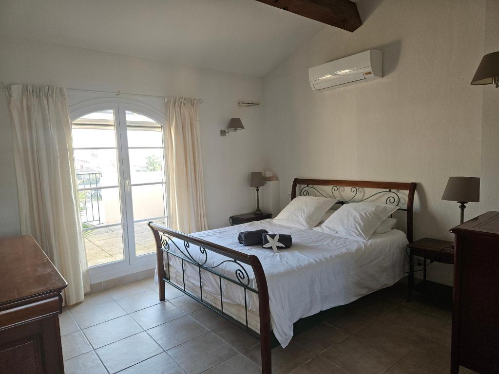 Villa 8 pers - bord de l'eau - marina - 9mn plage - 5