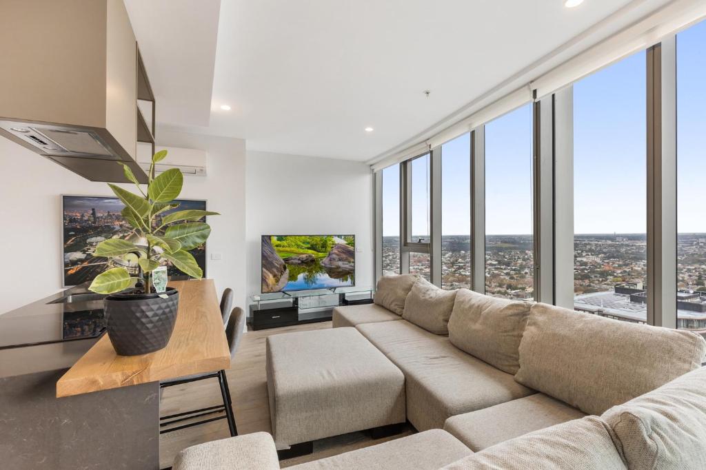 Gorgeous High-Rise Unit with Sky Bar Pool and Gym, Melbourne