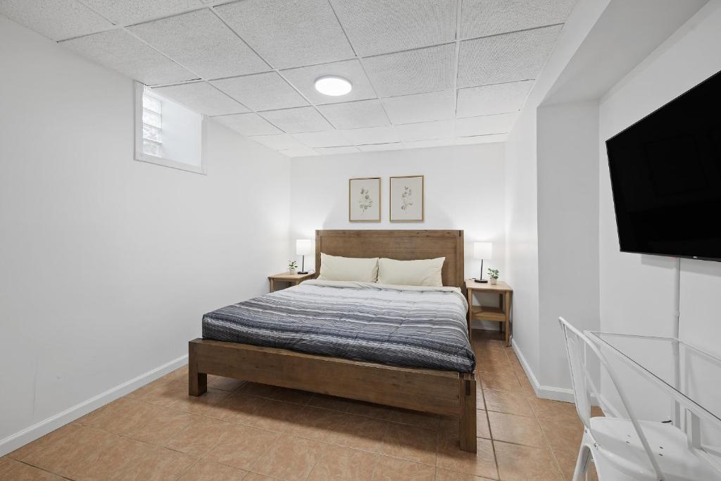 Shadyside, Pittsburgh !A Modern and Bright Private Bedroom with Shared Bathroom, Pittsburgh
