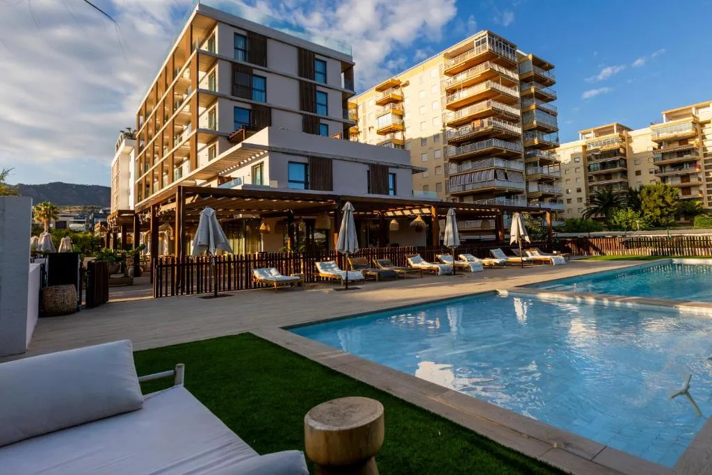 Albades Hotel & Spa - Adults Only - 4 Star Superior，位于贝尼卡西姆的酒店