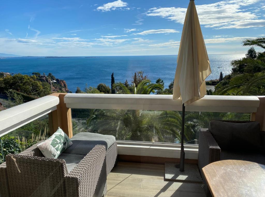 2 P vue panoramique classé 3 étoiles sur la baie de Cannes avec Garage, Théoule-sur-Mer