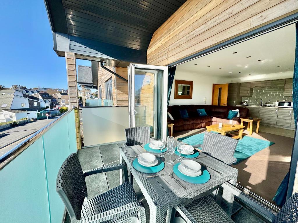 2 Y Bae -Top Floor-2 Bed - Lift and Pet friendly, Trearddur