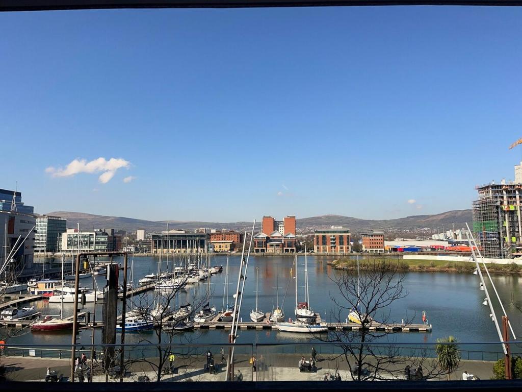 Titanic Quarter, marina view modern 2 bedroom apartment, Belfast