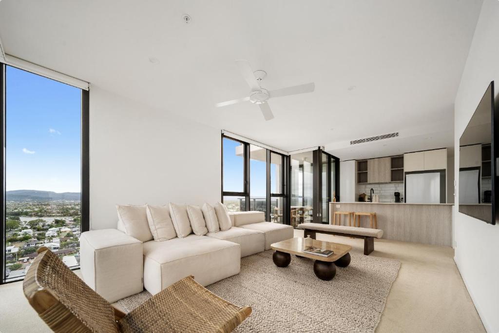 Seren - Luxury Ocean Views With Pool And Gym, Gold Coast
