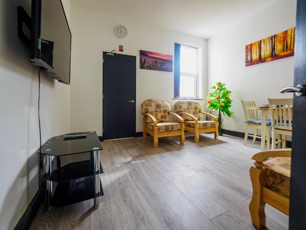 Chatham Lodge Family Room 2 Ensuite, Stoke on Trent