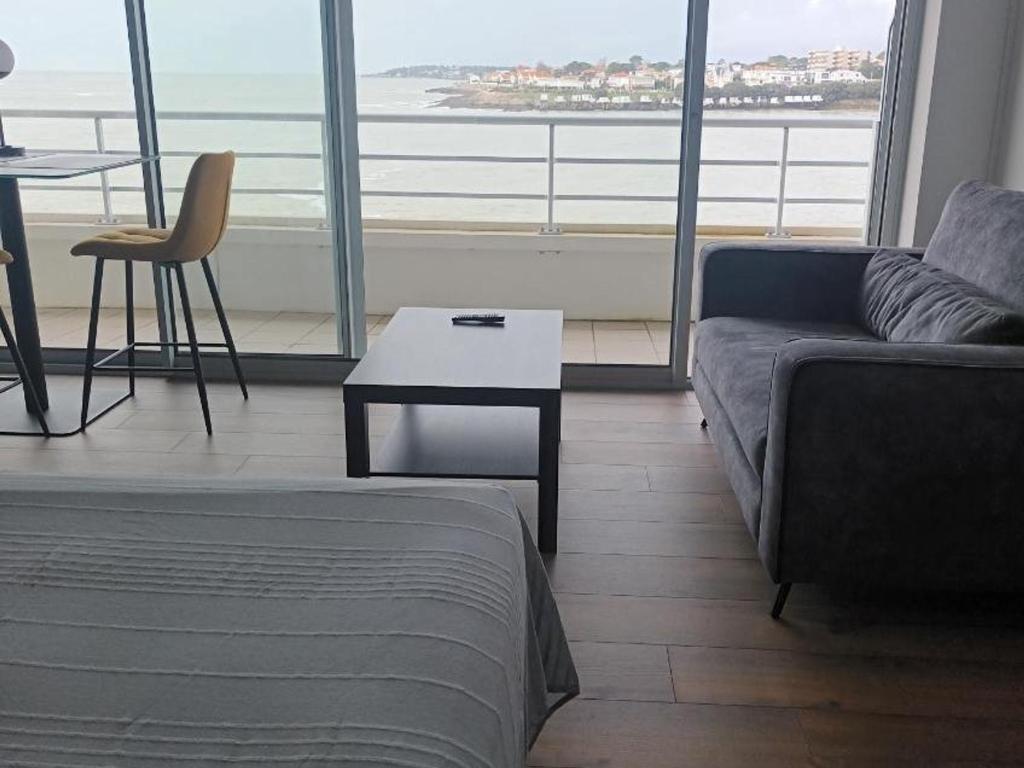 Studio neuf avec terrasse sur mer et garage à Royan - FR-1-494-207 - 2