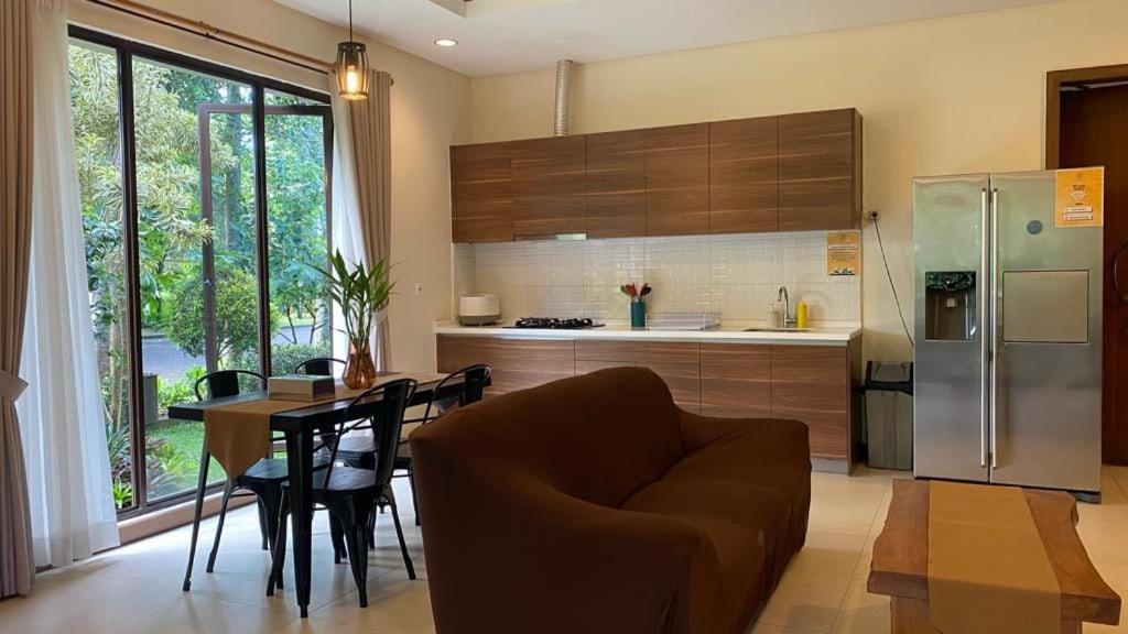 ［メガメンドゥン］ヴィラ（420m²）｜ 2ベッドルーム／2バスルーム (Luxurious Modern Villa at Vimala Hills)