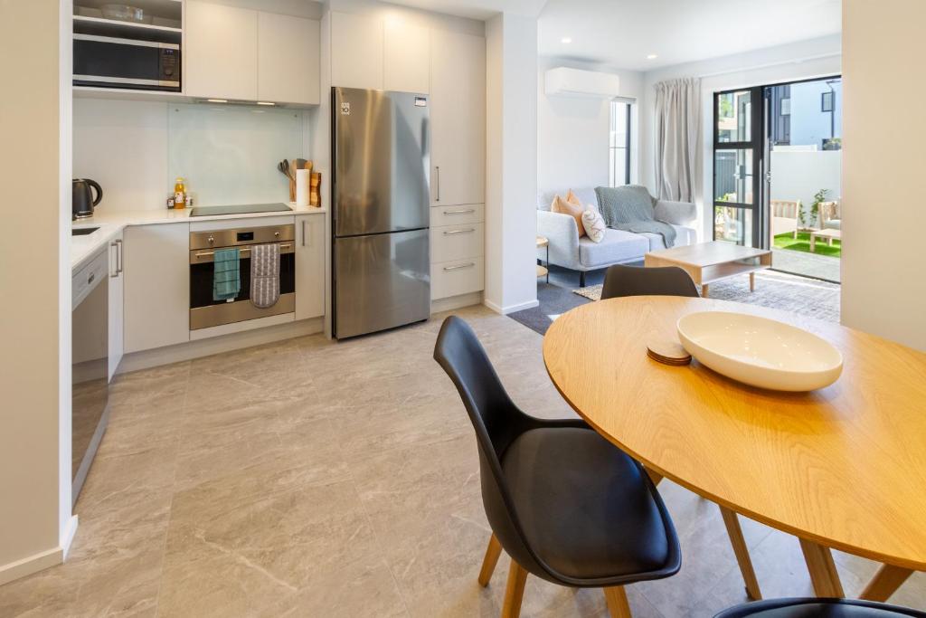 Upscale Townhouse with Parking in Prime Location, Christchurch