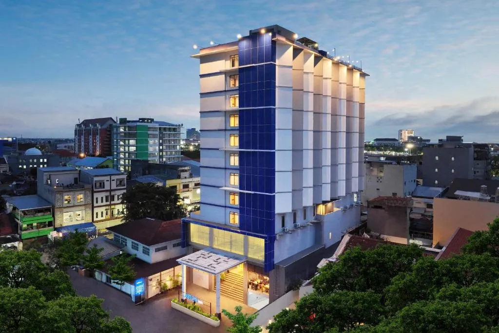 Aston Inn Pantai Losari Makassar，位于马卡萨的酒店