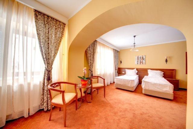 Szoba kétszemélyes ággyal vagy két külön ággyal - mellékszárny