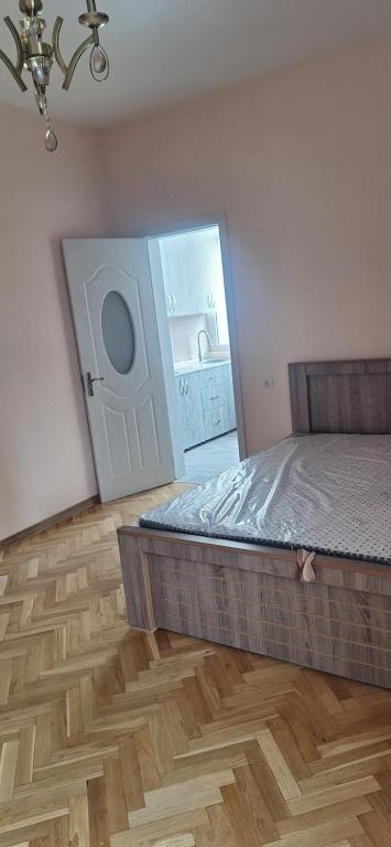 Yazbegis 10, Tbilisi