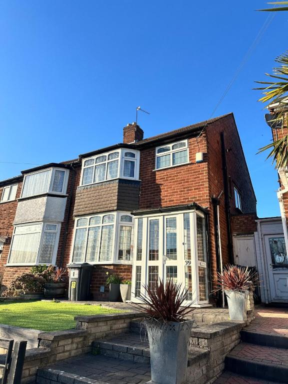 Entire home, 2 double beds, free wifi, near QE, Birmingham