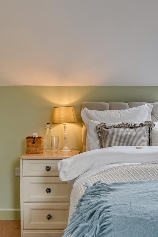 Treetops at Cherry Tree Cottage, Hankerton