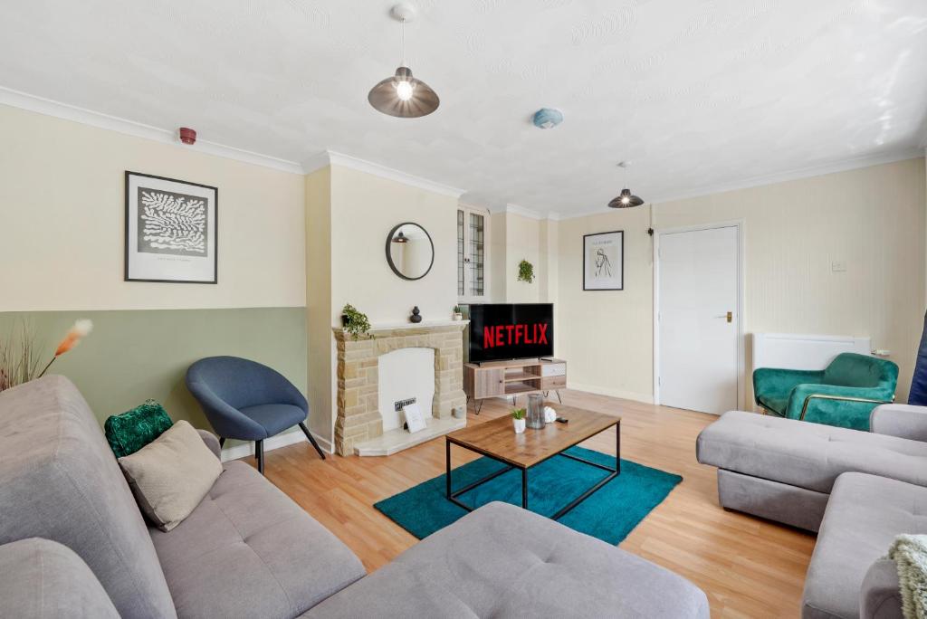 The Game House - Fun & Modern Family Getaway, Derby