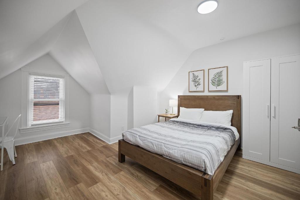 Shadyside, Pittsburgh !G Modern and Bright Private Bedroom with Shared Bathroom, Pittsburgh