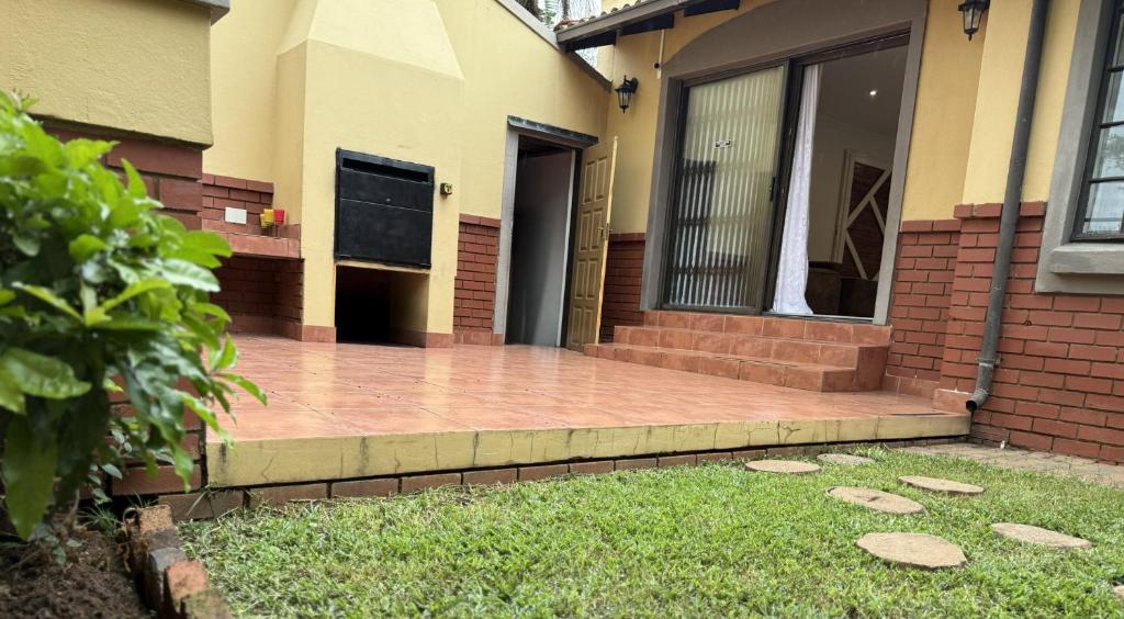 Botties Ahavat, Pretoria