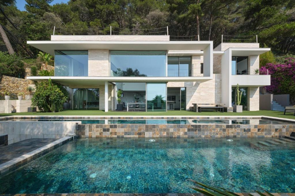Cannes - Modern villa with 180° sea view - 2