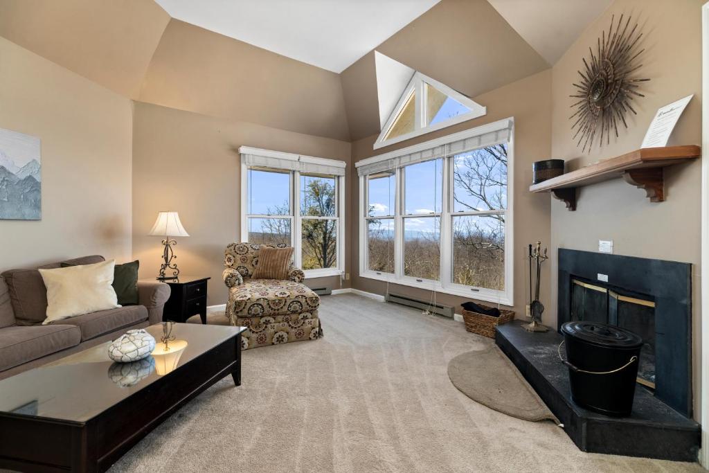 Shenandoah Ridge 01 with Wintergreen Advantage, Wintergreen