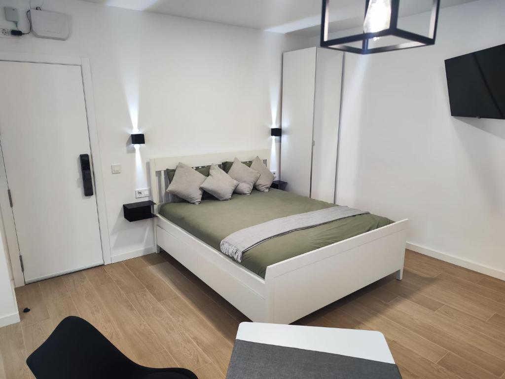 KUBIK B&W, LAS CANTERAS BEACH AND RESTAURANTs, Las Palmas de Gran Canaria