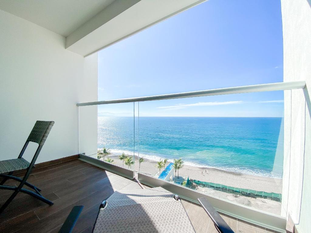 Harbor 171 - LOFT- 10th floor- Beach Front Puerto Vallarta - 2