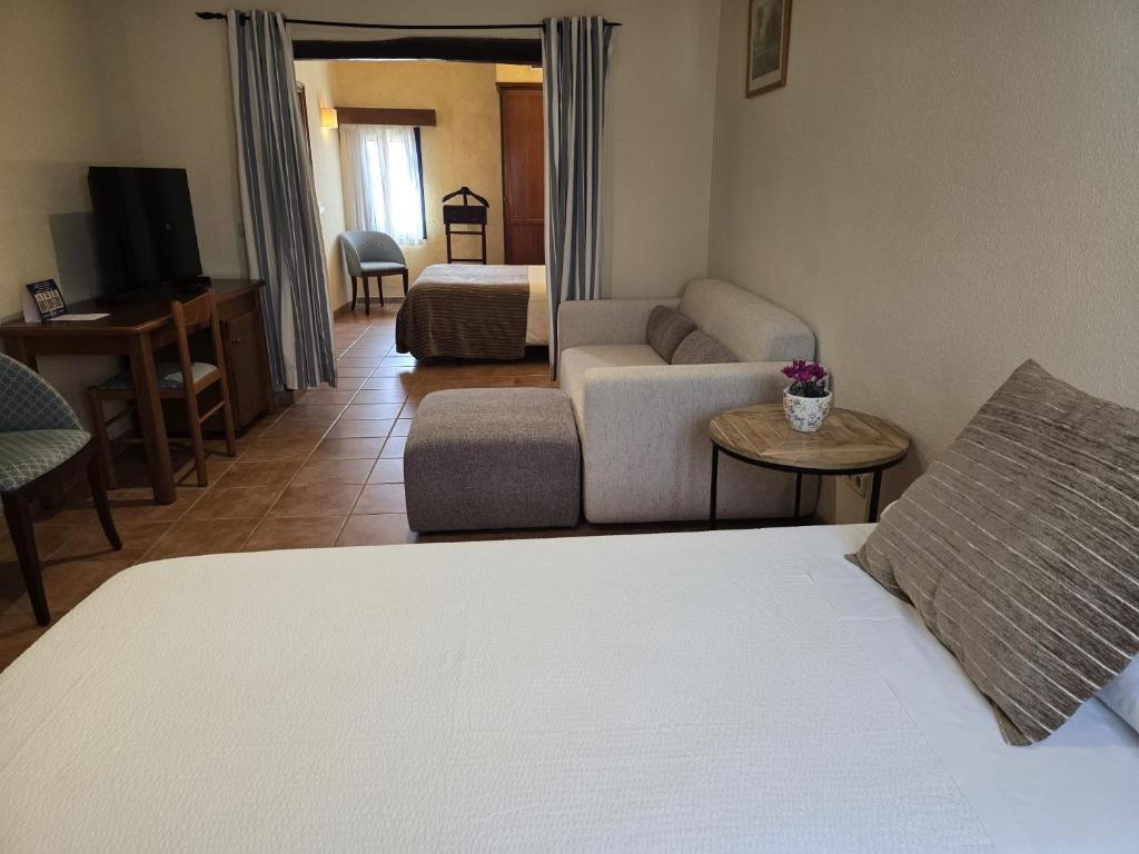Hotel Sant Joan — Hotel rooms in Palamos, Catalonia