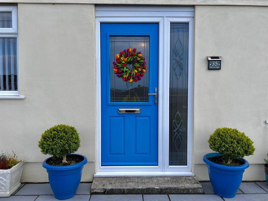 Chic Retreat Apartment Sleeping Two, Loughor