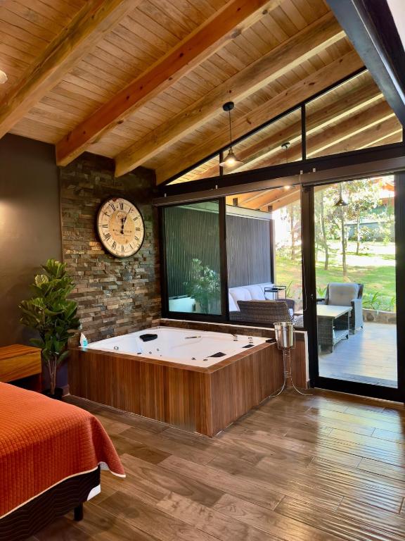 Chalet de Montaña con Jacuzzi y Futbolito - 2