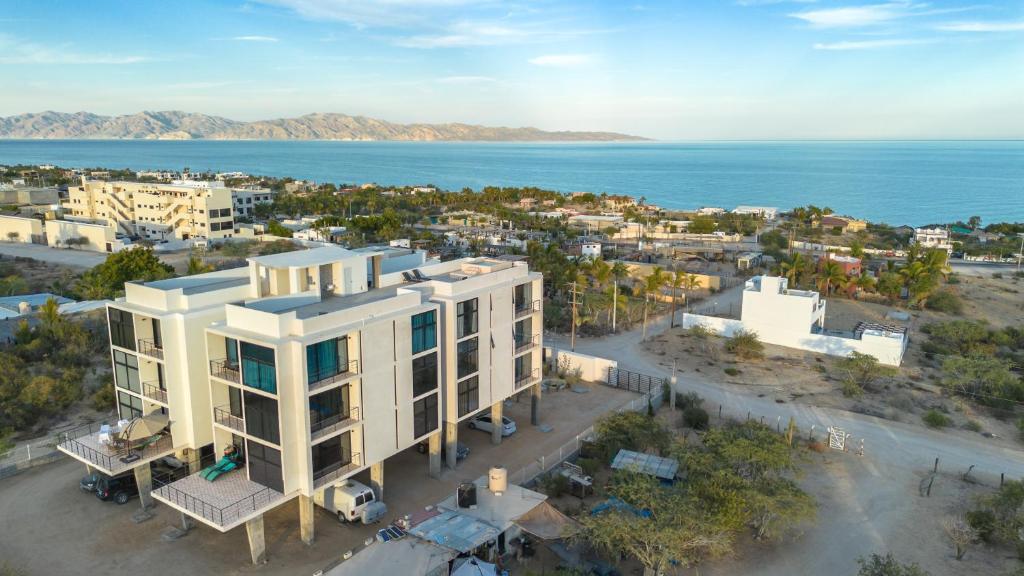 Calypso 303, La Ventana