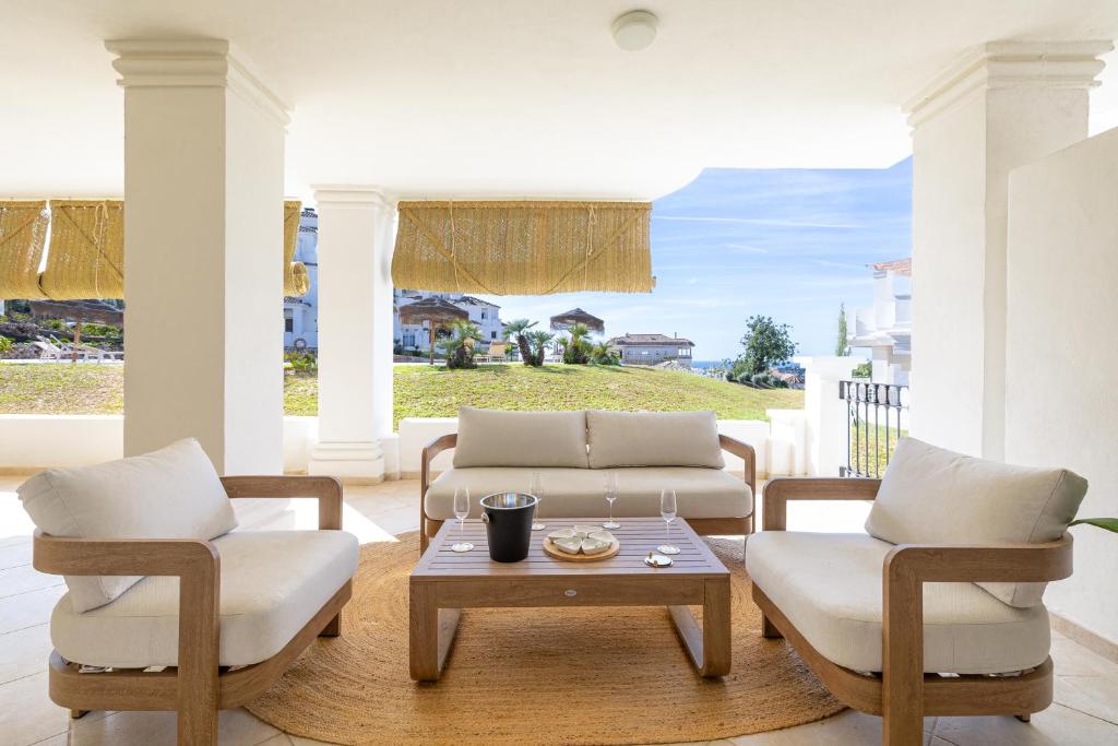 Luxury Apt Private Patio Aloha Marbella by AORA STAY - 1