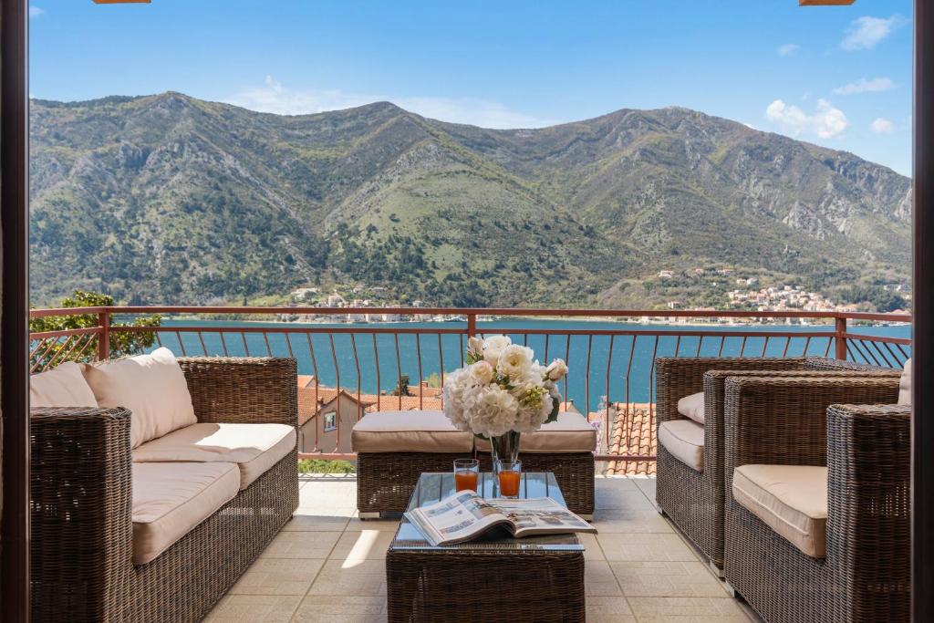 Azure Horizon Retreat - 1