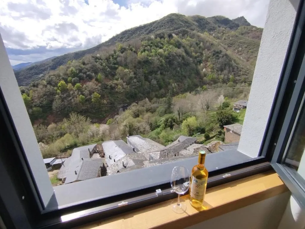 Hotel Zura，位于Seoane的酒店