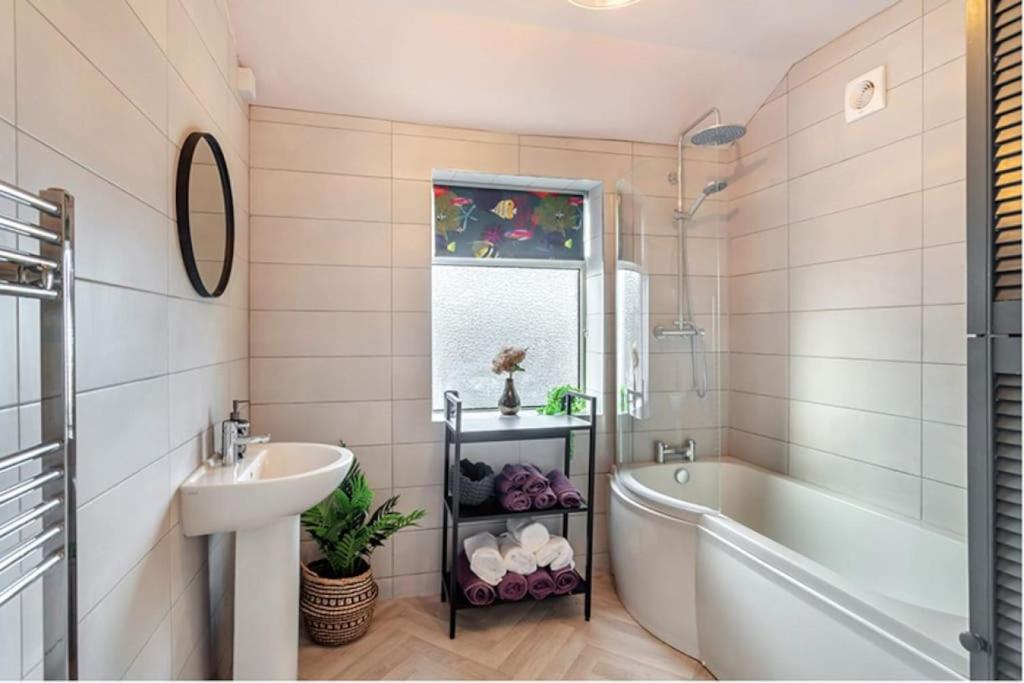 HG1 4 Bed House, Harrogate photo 2