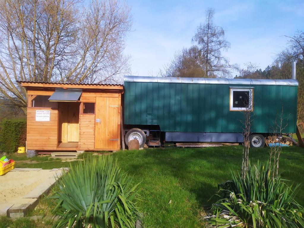 Maringotka Waldeck, Ohrazenice