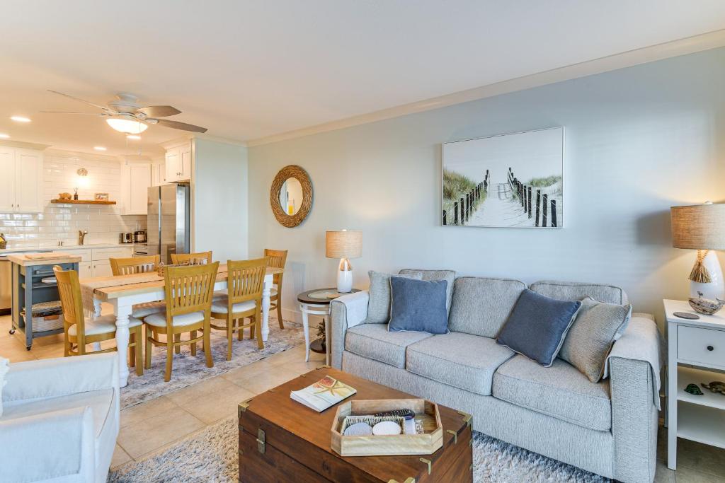 Beachfront Abode with Pool Access in Gulf Shores!, Gulf Highlands