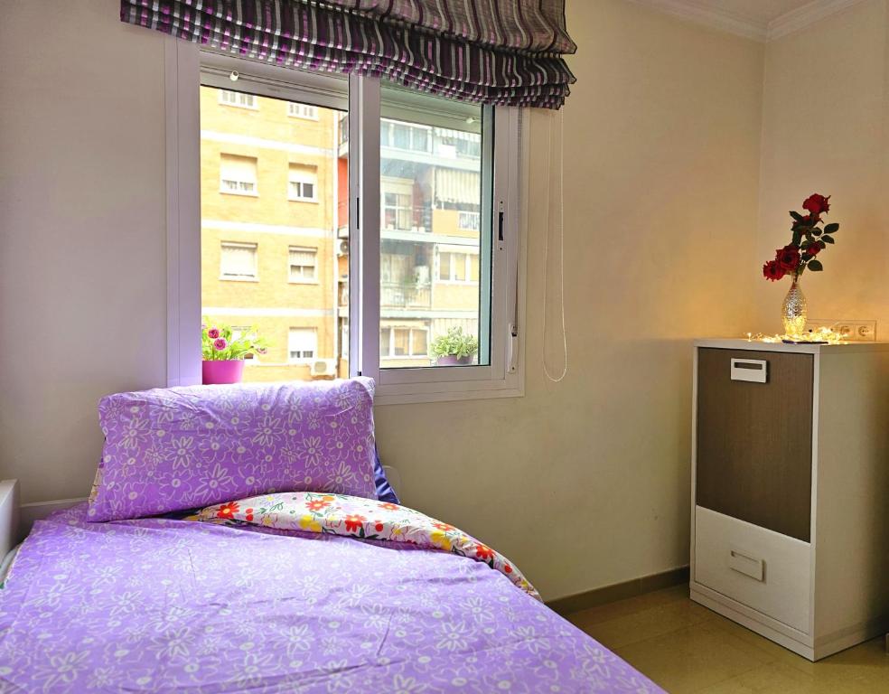 Modern Room near Airport & Center - 3