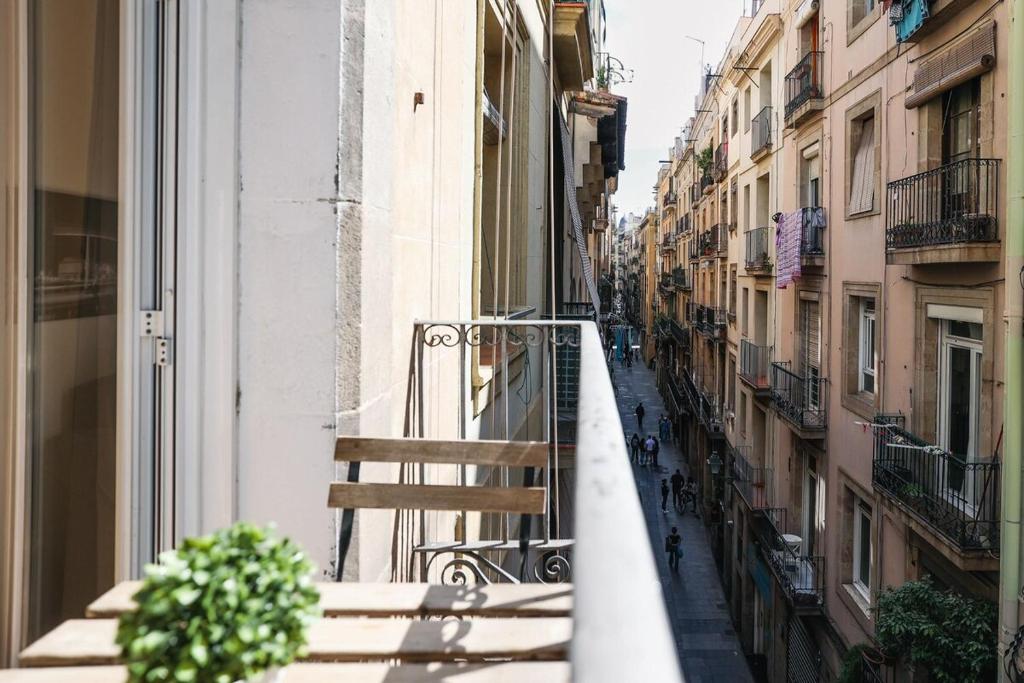 La Rambla - Catalonia Square Apt 4BD-2BTH - 3