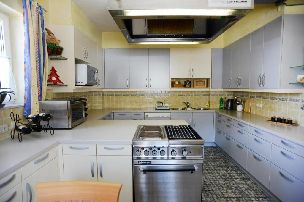 Kitchen, Das Edelweiss in Gran