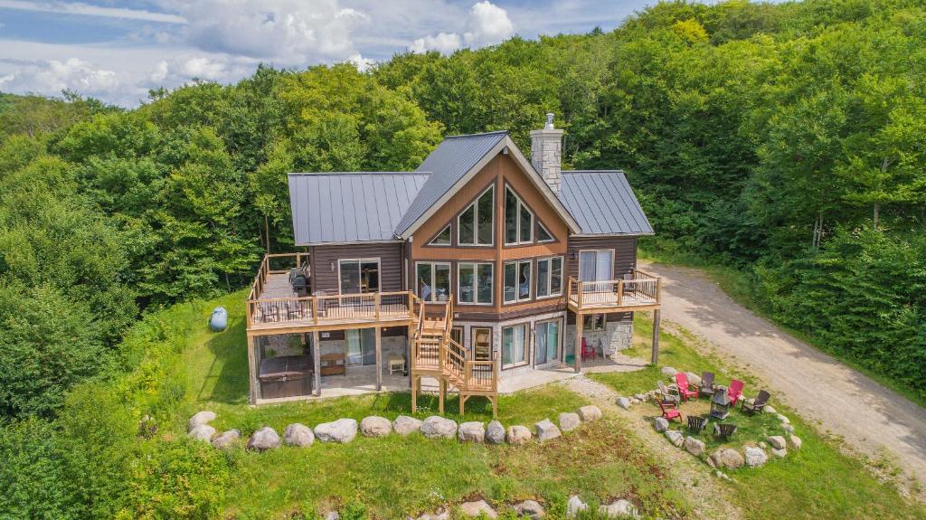 Sunset on Tremblant with Sauna and Spa, Lac-Superieur